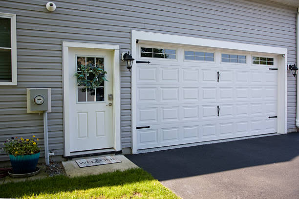 24/7 Emergency Garage Door Panel Replacement experts in Collingsworth County County, TX